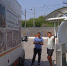 Прибывший на газовую заправку ТАИФ-НК корреспондент «БИЗНЕС Online» увидел ценник в 29 рублей за литр. Заправщик, представившийся Андреем, заметил, что в мае цена на газ упала до 26 рублей. «А потом поднялась до 27, 28 рублей, а сейчас — 29 рублей» - Бизнес Online