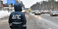 В Казани автоинспекторы поздравили водителей без нарушений с Новым годом - Реальное время
