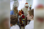 Дед Мороз специального назначения из казанского отряда спецназа «Барс» поздравил ребят из подшефного интерната
