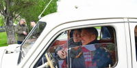 В День Победы Рустам Минниханов прокатился за рулем ретроавтомобиля «Победа» - Комсомольская правда Казань