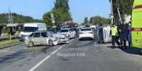 В Казани утром столкнулись 2 иномарки, одна из машин опрокинулась на бок - ProKazan.Ru