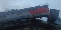 Железнодорожный мост обрушился в Курской области: есть пострадавшие - TatPressa.Ru