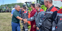 Минниханов ознакомился с ходом уборочной кампании в Камско-Устьинском районе РТ - ТРК Татарстан-Новый век