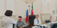 Сегодня в Минздраве Татарстана прошла вакцинация сотрудников от гриппа - Минздрав РТ