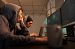 Двух подростков осудили за шантаж знакомого интимными фото и вымогательство 300 000 рублей