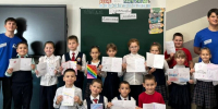 Школьники сделали открытки и поделки для своих отцов - Единая Россия
