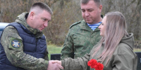 Евгения Коцарь передала два автомобиля бойцам спецоперации - Единая Россия