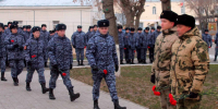 В Казани в честь Дня Героев Отечества росгвардейцы возложили цветы к памятнику военнослужащим, погибшим при выполнении воинского долга - Росгвардия