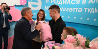 Минниханов в Альметьевске и Нижнекамске: выписка новорожденной, медресе и новые автобусы - ИА Татар-информ