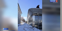 Снег с крыш и лужи на дорогах: как Казань справляется с весенней оттепелью - ГТРК Татарстан