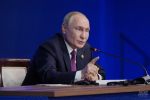 Путин поздравил Минниханова с Днем Победы