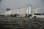 Автоэксперт объяснил, как не повредить машину во время летнего ливня