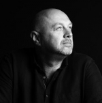 «Если посмотреть репертуар — мы не особо отличаемся от государственного театра»