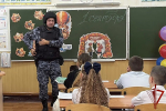 В Татарстане сотрудники вневедомственной охраны Росгвардии провели уроки мужества для школьников в День солидарности в борьбе с терроризмом